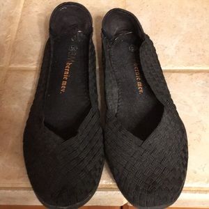 Flat black comfy shoes